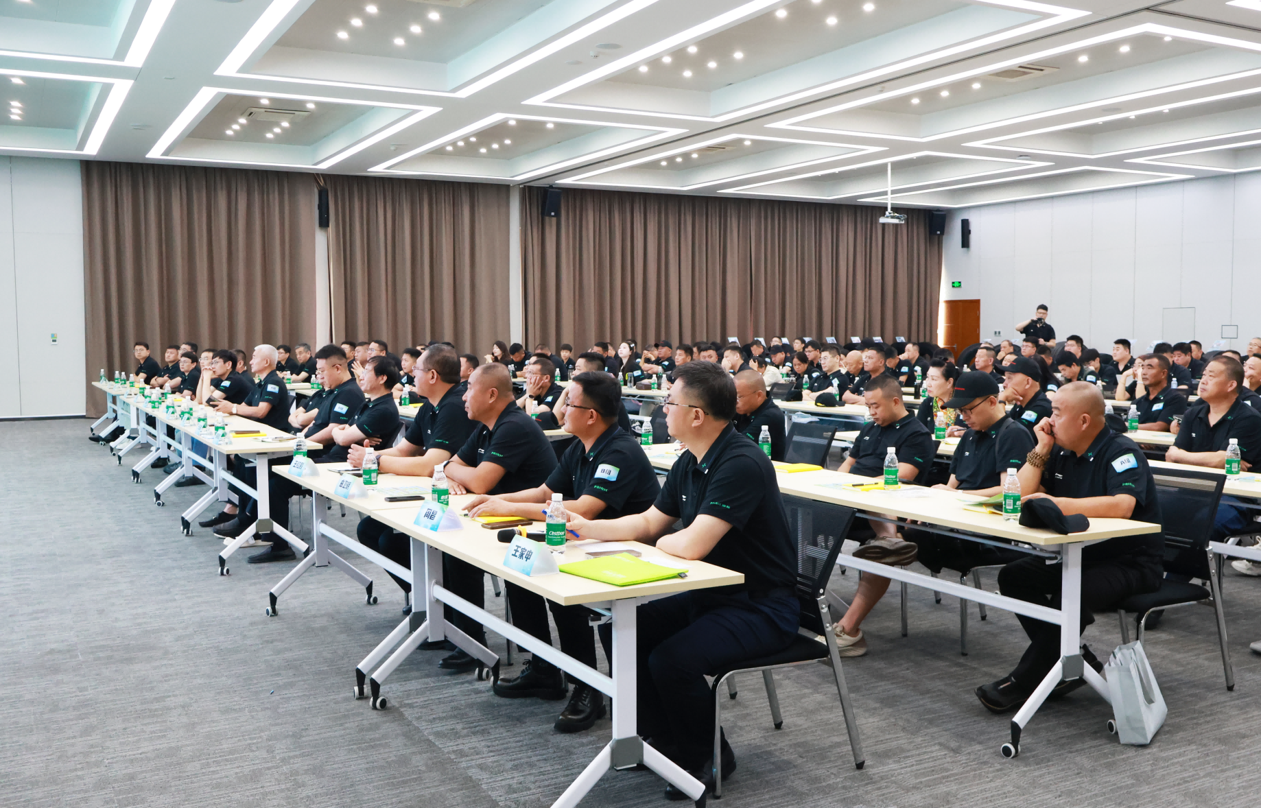 企鹅体育官方网站明星产品品鉴会（荣成站）顺利召开