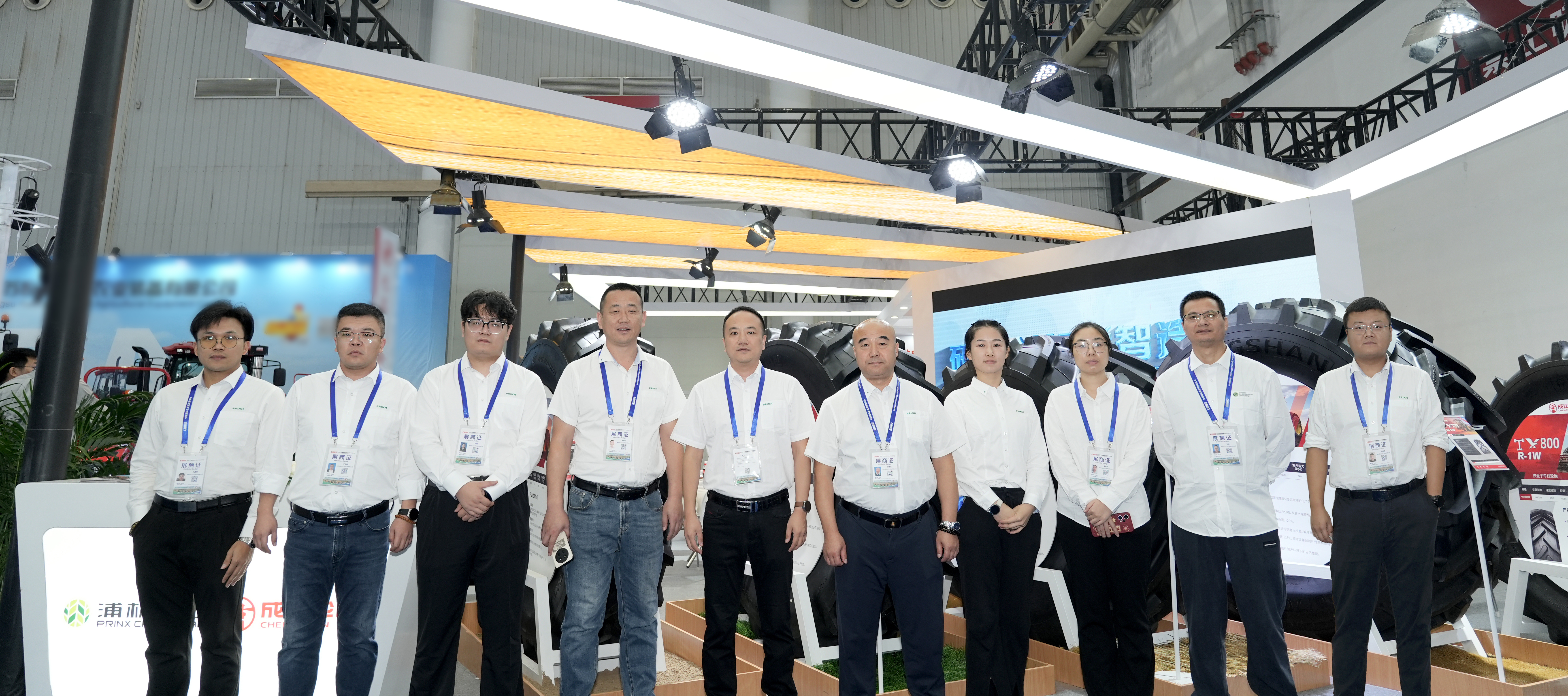 企鹅体育vip在线全站亮相2025国际农机展 推动全球农业向绿而行